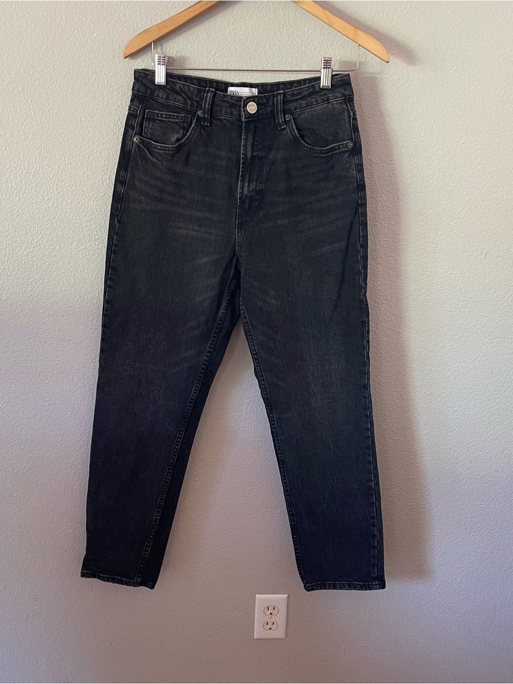 Zara High-Rise Mom Fit Jeans Size 6 Black Washed